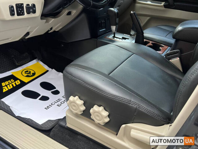 Серый Мицубиси Паджеро Вагон, объемом двигателя 3 л и пробегом 199 тыс. км за 12700 $, фото 8 на Automoto.ua