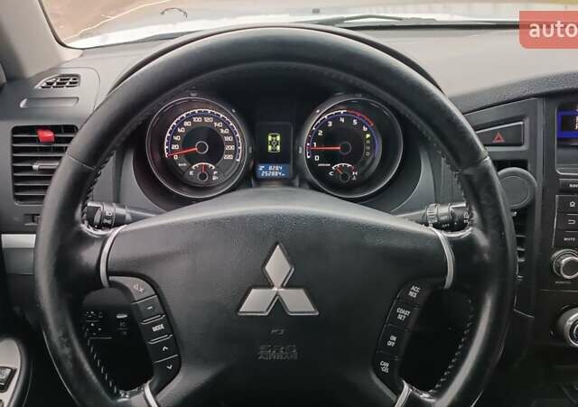 Серый Мицубиси Паджеро Вагон, объемом двигателя 3.2 л и пробегом 252 тыс. км за 12500 $, фото 125 на Automoto.ua