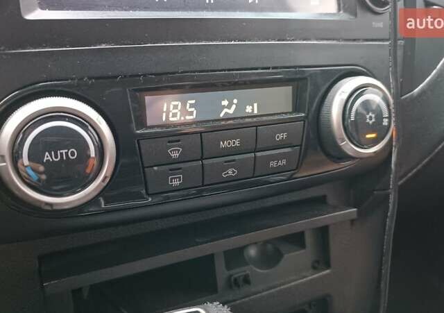 Серый Мицубиси Паджеро Вагон, объемом двигателя 3.2 л и пробегом 252 тыс. км за 12500 $, фото 104 на Automoto.ua