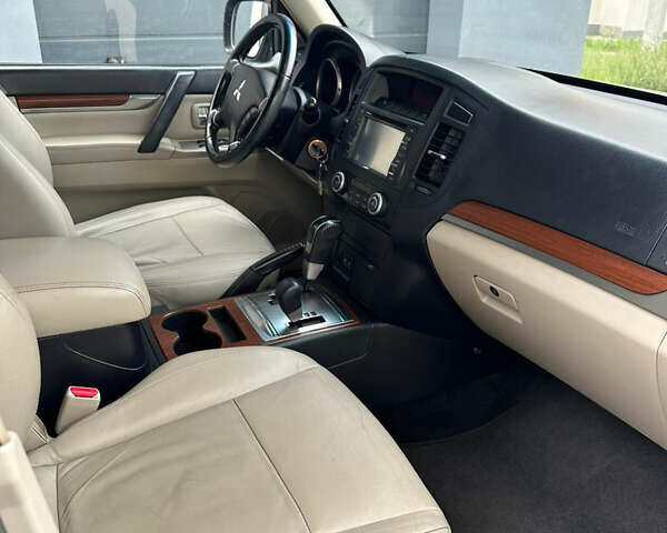 Міцубісі Паджеро Вагон 2007 у Харкові на Automoto.ua Сірий Міцубісі Паджеро Вагон, об'ємом двигуна 2.97 л та пробігом 279 тис. км за 11500 $, фото 19 на Automoto.ua