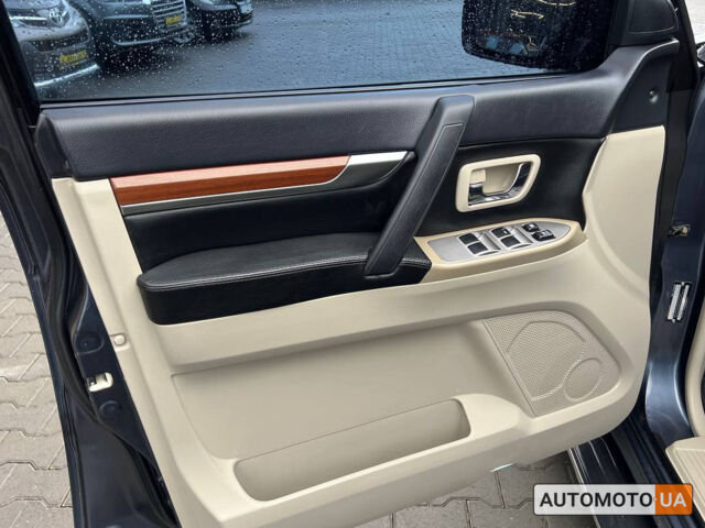 Серый Мицубиси Паджеро Вагон, объемом двигателя 3 л и пробегом 199 тыс. км за 12700 $, фото 6 на Automoto.ua