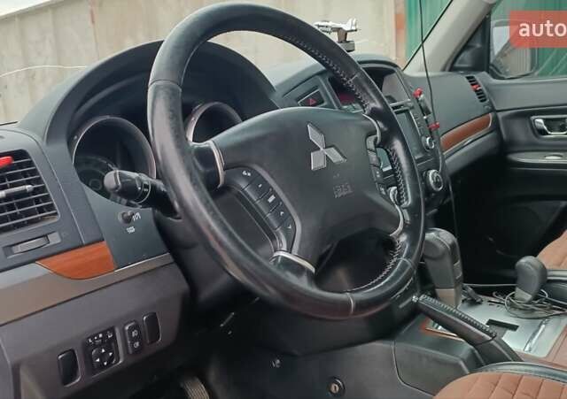 Серый Мицубиси Паджеро Вагон, объемом двигателя 3.2 л и пробегом 252 тыс. км за 12500 $, фото 56 на Automoto.ua