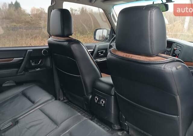 Серый Мицубиси Паджеро Вагон, объемом двигателя 3.2 л и пробегом 252 тыс. км за 12500 $, фото 68 на Automoto.ua