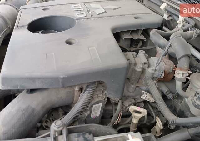 Серый Мицубиси Паджеро Вагон, объемом двигателя 3.2 л и пробегом 252 тыс. км за 12500 $, фото 93 на Automoto.ua