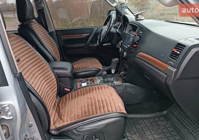 Серый Мицубиси Паджеро Вагон, объемом двигателя 3.2 л и пробегом 252 тыс. км за 12500 $, фото 76 на Automoto.ua