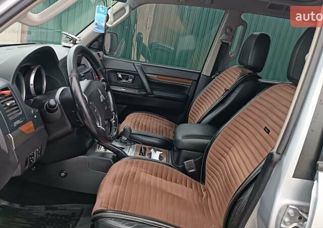 Серый Мицубиси Паджеро Вагон, объемом двигателя 3.2 л и пробегом 252 тыс. км за 12500 $, фото 47 на Automoto.ua