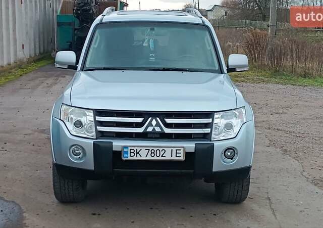 Серый Мицубиси Паджеро Вагон, объемом двигателя 3.2 л и пробегом 252 тыс. км за 12500 $, фото 17 на Automoto.ua