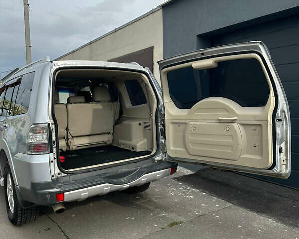 Міцубісі Паджеро Вагон 2007 у Харкові на Automoto.ua Сірий Міцубісі Паджеро Вагон, об'ємом двигуна 2.97 л та пробігом 279 тис. км за 11500 $, фото 14 на Automoto.ua