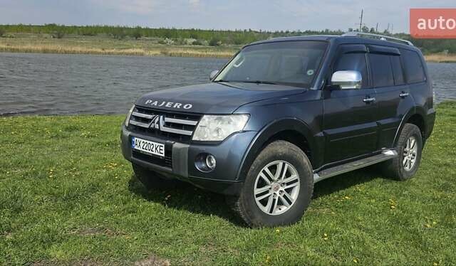 Серый Мицубиси Паджеро Вагон, объемом двигателя 3 л и пробегом 300 тыс. км за 12500 $, фото 3 на Automoto.ua