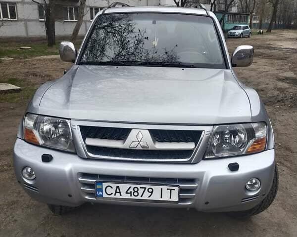 Сірий Міцубісі Паджеро Вагон, об'ємом двигуна 2.97 л та пробігом 191 тис. км за 9300 $, фото 1 на Automoto.ua
