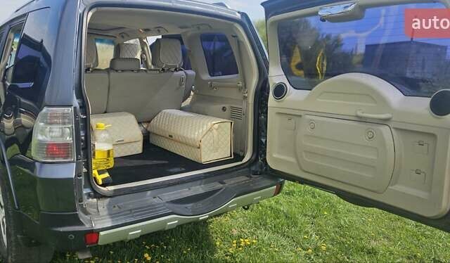 Серый Мицубиси Паджеро Вагон, объемом двигателя 3 л и пробегом 300 тыс. км за 12500 $, фото 5 на Automoto.ua