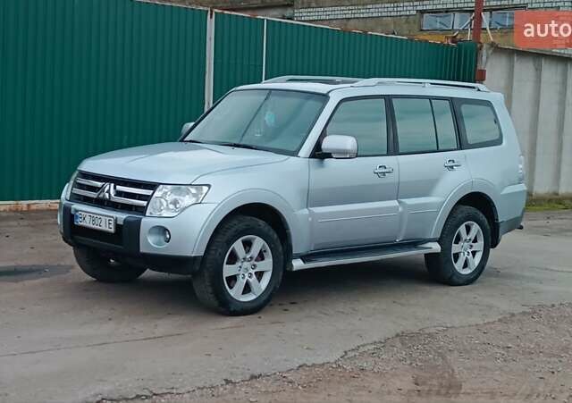 Серый Мицубиси Паджеро Вагон, объемом двигателя 3.2 л и пробегом 252 тыс. км за 12500 $, фото 3 на Automoto.ua
