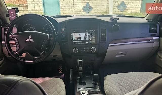 Серый Мицубиси Паджеро Вагон, объемом двигателя 3 л и пробегом 300 тыс. км за 12500 $, фото 13 на Automoto.ua