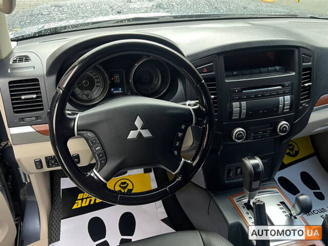 Серый Мицубиси Паджеро Вагон, объемом двигателя 3 л и пробегом 199 тыс. км за 12700 $, фото 9 на Automoto.ua