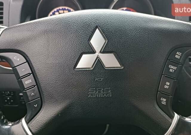 Серый Мицубиси Паджеро Вагон, объемом двигателя 3.2 л и пробегом 252 тыс. км за 12500 $, фото 121 на Automoto.ua