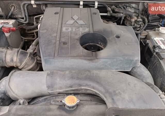 Серый Мицубиси Паджеро Вагон, объемом двигателя 3.2 л и пробегом 252 тыс. км за 12500 $, фото 94 на Automoto.ua