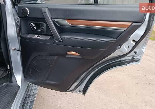 Серый Мицубиси Паджеро Вагон, объемом двигателя 3.2 л и пробегом 252 тыс. км за 12500 $, фото 73 на Automoto.ua