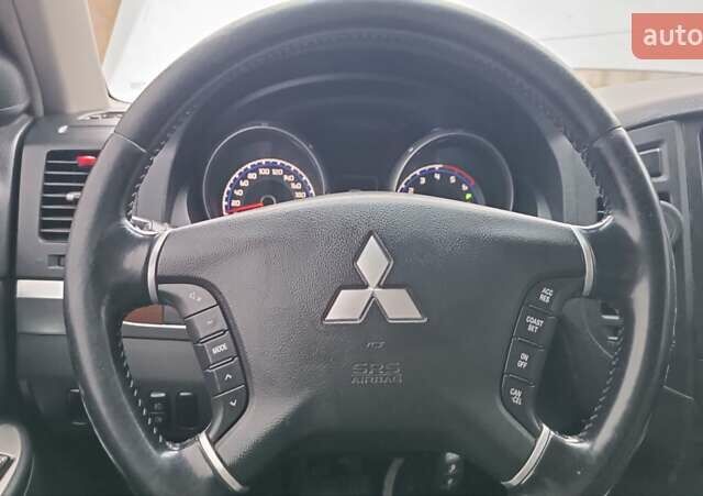 Серый Мицубиси Паджеро Вагон, объемом двигателя 3.2 л и пробегом 252 тыс. км за 12500 $, фото 105 на Automoto.ua