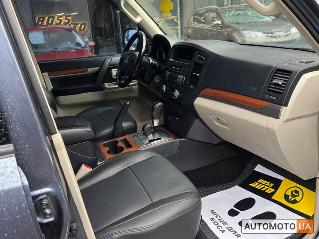 Серый Мицубиси Паджеро Вагон, объемом двигателя 3 л и пробегом 199 тыс. км за 12700 $, фото 11 на Automoto.ua