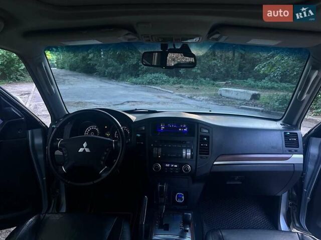 Сірий Міцубісі Паджеро Вагон, об'ємом двигуна 3.83 л та пробігом 350 тис. км за 9999 $, фото 19 на Automoto.ua
