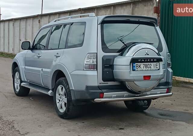 Серый Мицубиси Паджеро Вагон, объемом двигателя 3.2 л и пробегом 252 тыс. км за 12500 $, фото 1 на Automoto.ua