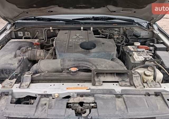 Серый Мицубиси Паджеро Вагон, объемом двигателя 3.2 л и пробегом 252 тыс. км за 12500 $, фото 88 на Automoto.ua