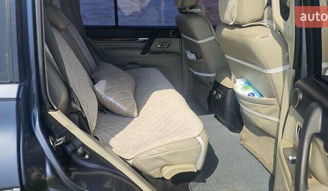 Серый Мицубиси Паджеро Вагон, объемом двигателя 3 л и пробегом 300 тыс. км за 12500 $, фото 8 на Automoto.ua