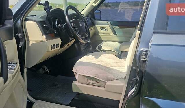 Серый Мицубиси Паджеро Вагон, объемом двигателя 3 л и пробегом 300 тыс. км за 12500 $, фото 16 на Automoto.ua