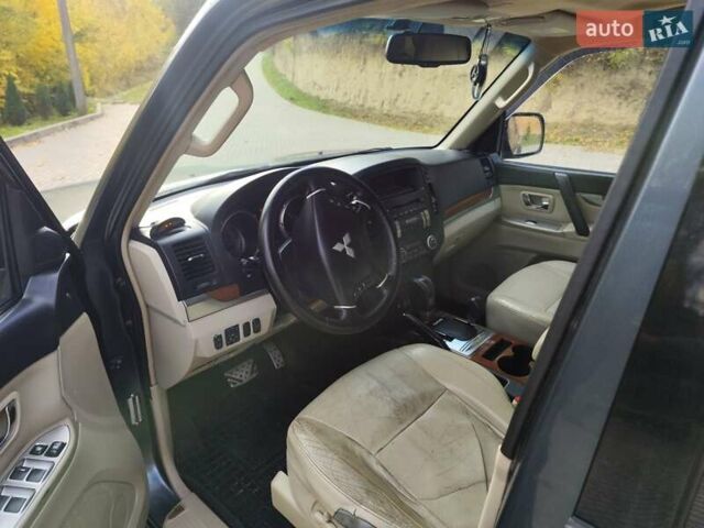 Серый Мицубиси Паджеро Вагон, объемом двигателя 2.97 л и пробегом 290 тыс. км за 9000 $, фото 1 на Automoto.ua