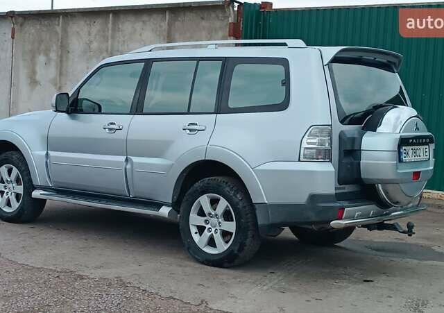 Серый Мицубиси Паджеро Вагон, объемом двигателя 3.2 л и пробегом 252 тыс. км за 12500 $, фото 5 на Automoto.ua