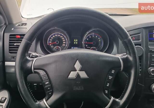 Серый Мицубиси Паджеро Вагон, объемом двигателя 3.2 л и пробегом 252 тыс. км за 12500 $, фото 99 на Automoto.ua