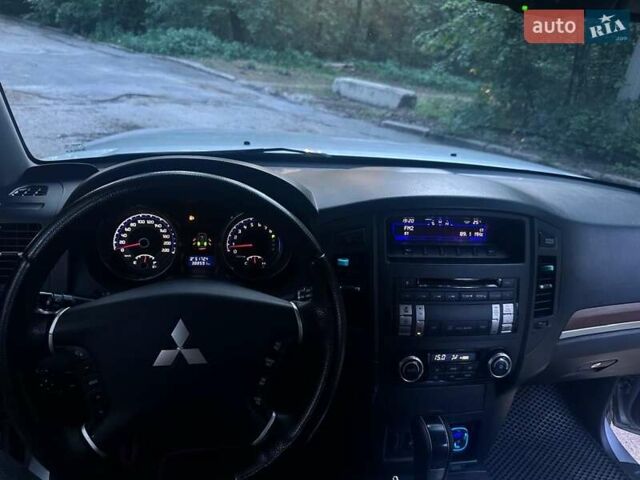 Сірий Міцубісі Паджеро Вагон, об'ємом двигуна 3.83 л та пробігом 350 тис. км за 9999 $, фото 3 на Automoto.ua