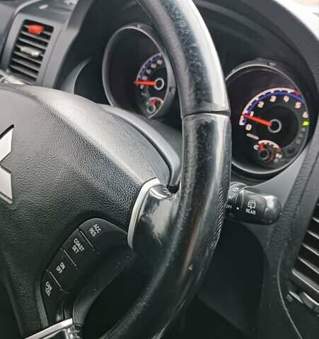 Серый Мицубиси Паджеро Вагон, объемом двигателя 3.2 л и пробегом 252 тыс. км за 12500 $, фото 123 на Automoto.ua