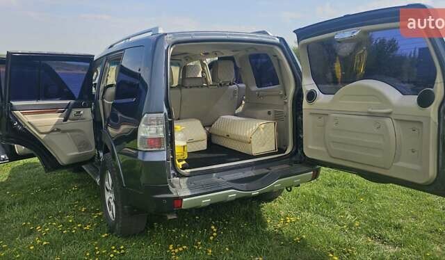 Серый Мицубиси Паджеро Вагон, объемом двигателя 3 л и пробегом 300 тыс. км за 12500 $, фото 6 на Automoto.ua