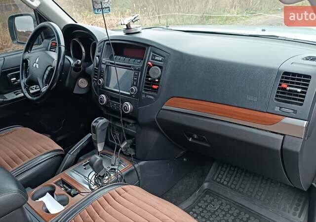 Серый Мицубиси Паджеро Вагон, объемом двигателя 3.2 л и пробегом 252 тыс. км за 12500 $, фото 78 на Automoto.ua