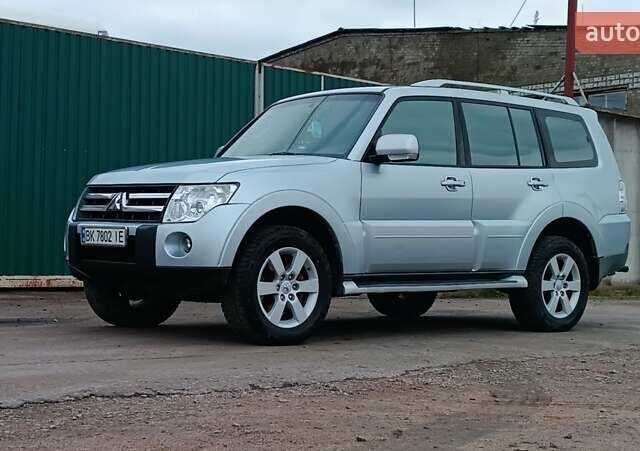 Серый Мицубиси Паджеро Вагон, объемом двигателя 3.2 л и пробегом 252 тыс. км за 12500 $, фото 6 на Automoto.ua
