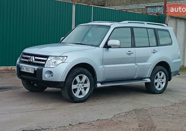 Серый Мицубиси Паджеро Вагон, объемом двигателя 3.2 л и пробегом 252 тыс. км за 12500 $, фото 4 на Automoto.ua