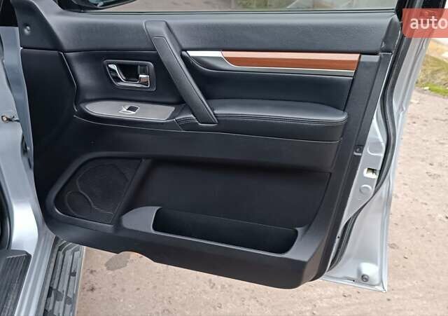 Серый Мицубиси Паджеро Вагон, объемом двигателя 3.2 л и пробегом 252 тыс. км за 12500 $, фото 81 на Automoto.ua