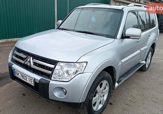 Серый Мицубиси Паджеро Вагон, объемом двигателя 3.2 л и пробегом 252 тыс. км за 12500 $, фото 18 на Automoto.ua