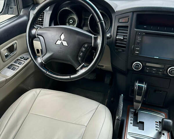 Міцубісі Паджеро Вагон 2007 у Харкові на Automoto.ua Сірий Міцубісі Паджеро Вагон, об'ємом двигуна 2.97 л та пробігом 279 тис. км за 11500 $, фото 15 на Automoto.ua