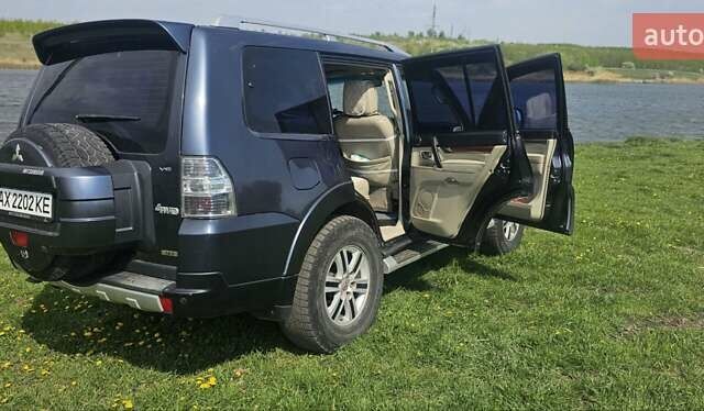 Серый Мицубиси Паджеро Вагон, объемом двигателя 3 л и пробегом 300 тыс. км за 12500 $, фото 7 на Automoto.ua