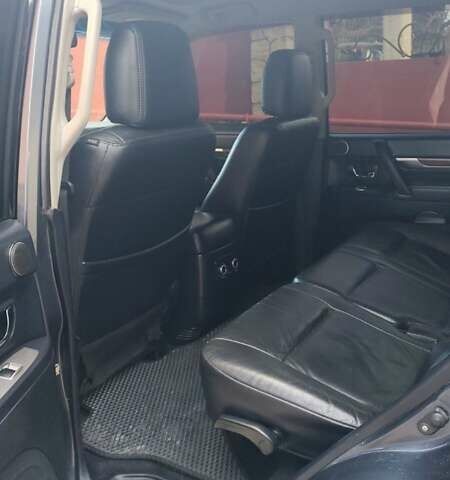 Сірий Міцубісі Паджеро Вагон, об'ємом двигуна 3.2 л та пробігом 326 тис. км за 13800 $, фото 5 на Automoto.ua