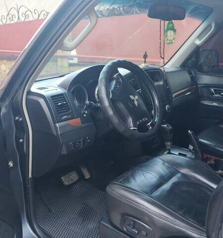 Сірий Міцубісі Паджеро Вагон, об'ємом двигуна 3.2 л та пробігом 326 тис. км за 13800 $, фото 4 на Automoto.ua