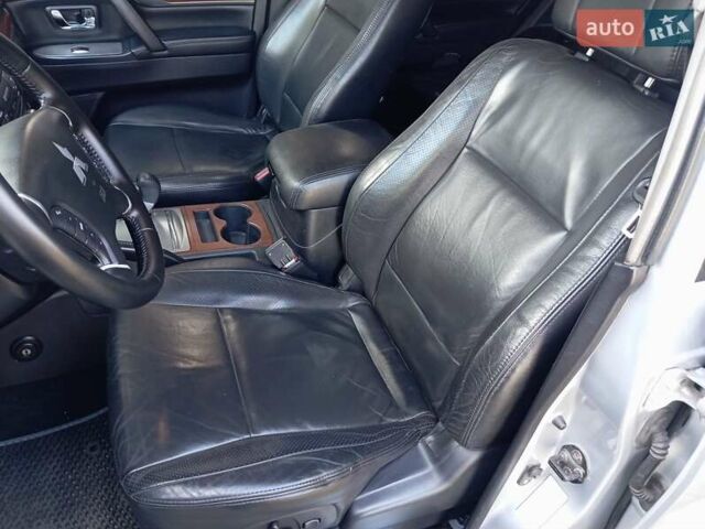 Міцубісі Паджеро Вагон 2008 у Никополе на Automoto.ua Сірий Міцубісі Паджеро Вагон, об'ємом двигуна 2.97 л та пробігом 198 тис. км за 10800 $, фото 21 на Automoto.ua