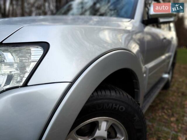 Серый Мицубиси Паджеро Вагон, объемом двигателя 3 л и пробегом 341 тыс. км за 11990 $, фото 2 на Automoto.ua