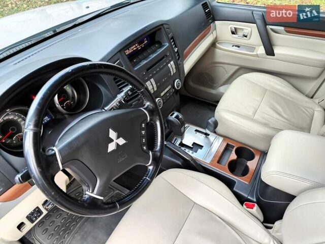 Серый Мицубиси Паджеро Вагон, объемом двигателя 3 л и пробегом 341 тыс. км за 11990 $, фото 47 на Automoto.ua