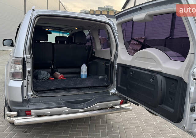 Сірий Міцубісі Паджеро Вагон, об'ємом двигуна 2.97 л та пробігом 230 тис. км за 11200 $, фото 11 на Automoto.ua