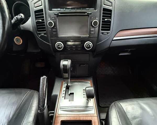 Сірий Міцубісі Паджеро Вагон, об'ємом двигуна 3.2 л та пробігом 180 тис. км за 16500 $, фото 9 на Automoto.ua