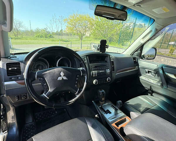 Сірий Міцубісі Паджеро Вагон, об'ємом двигуна 3 л та пробігом 185 тис. км за 9300 $, фото 15 на Automoto.ua