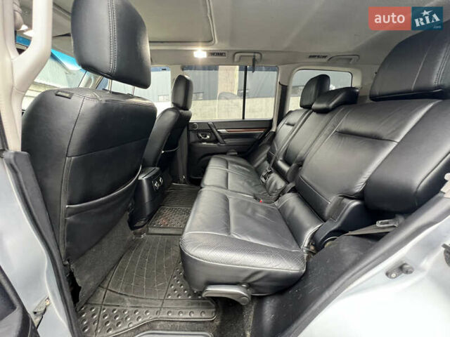 Серый Мицубиси Паджеро Вагон, объемом двигателя 3.2 л и пробегом 230 тыс. км за 9999 $, фото 21 на Automoto.ua